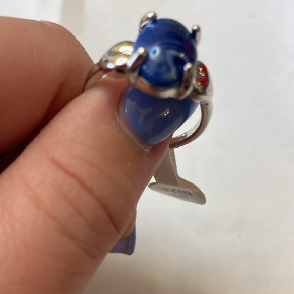 Silver tone blue cats eye stone hearts on side of ring size 9 ring NWT - Picture 2 of 3